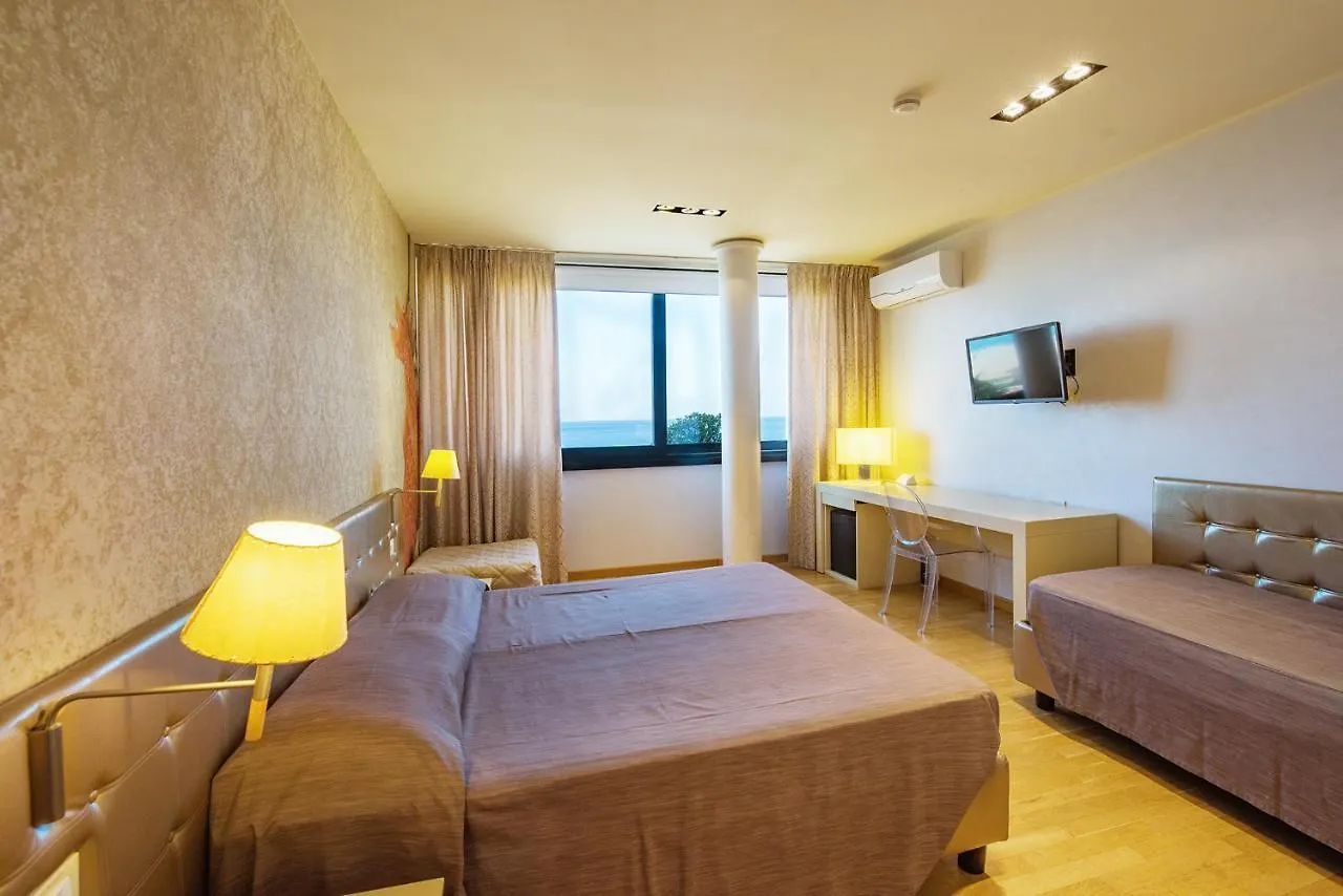 Hotel San Francisco Viareggio 3*,